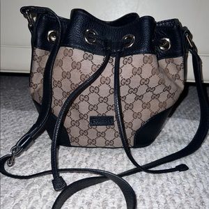 Classic GG Canvas Bucket Bag